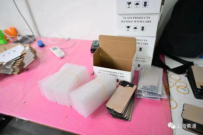 黃浦警方嚴打制售假冒手機電池，同步關注手機軟件技術開發與銷售的合規監管